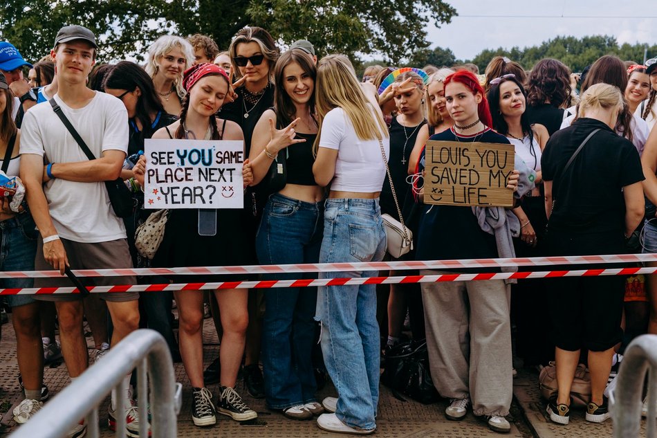 Tłumy fanek Louisa Tomlinsona przed wejściem na Łódź Summer Festival 2025