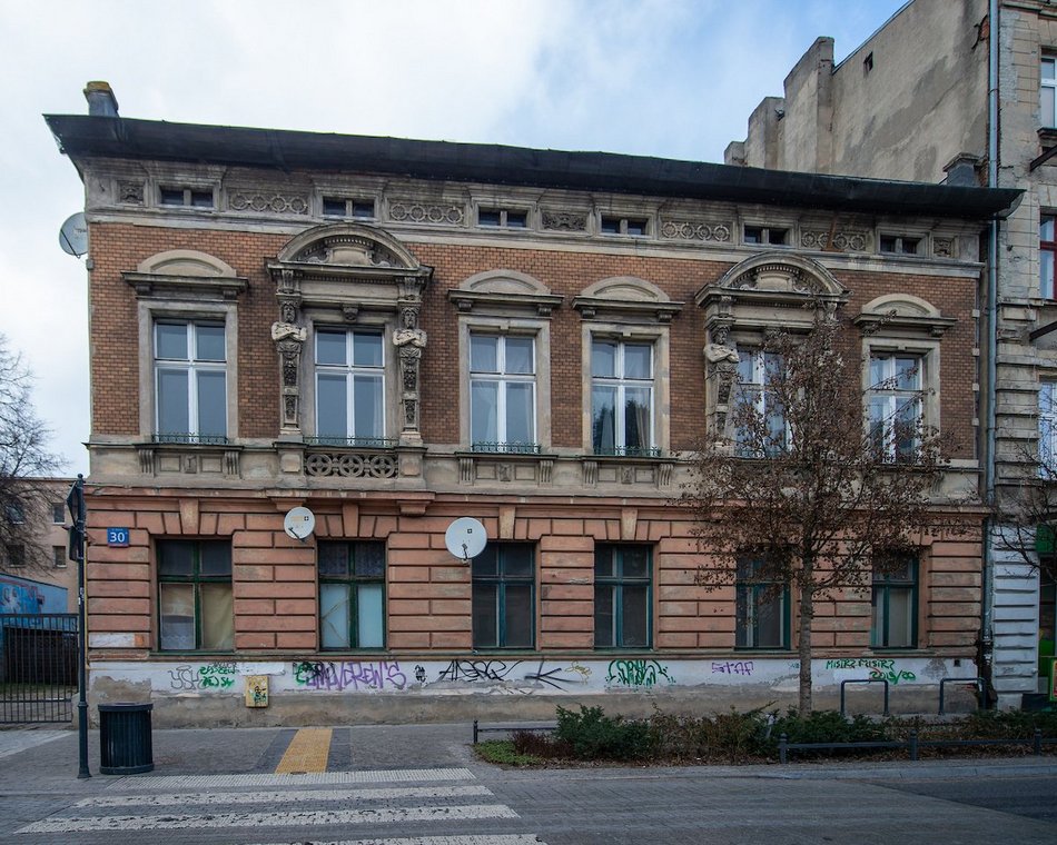 Łódź. Aż 15 kamienic w centrum Łodzi do remontu. Mijasz je codziennie