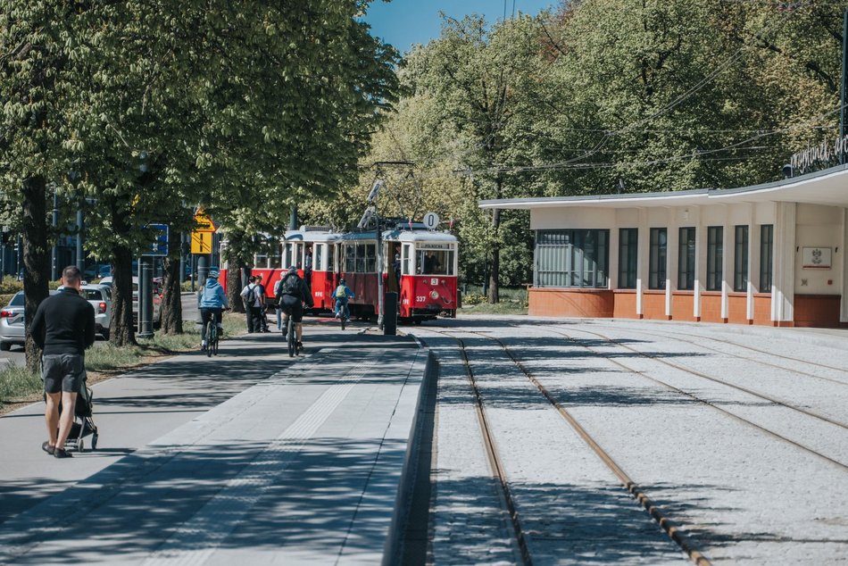 Łódź. Łódzkie Linie Turystyczne przyciągają tłumy. Kultowe pojazdy MPK Łódź znów hitem podróżnych!
