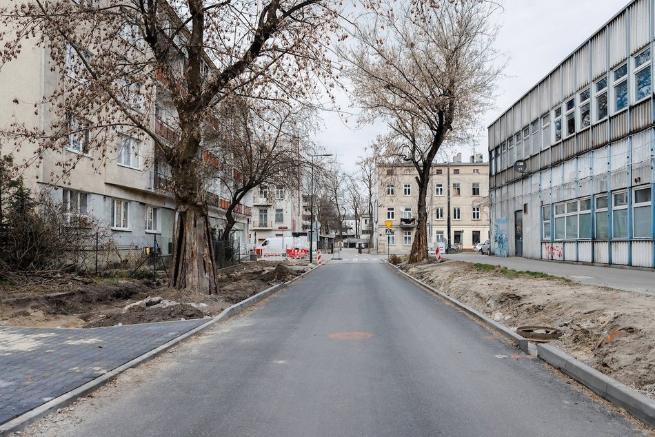 Łódź. Nowa jezdnia i chodniki na Ozorkowskiej w Łodzi. Zobacz postęp prac na Zarzewie!