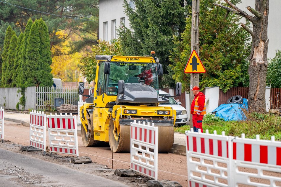 Remont Źródłowej w Łodzi. Jest już nowy asfalt, przystanki MPK Łódź prawie gotowe