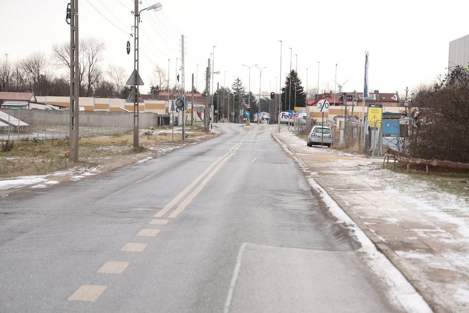 Łódź. Nowy asfalt na Zakładowej w Łodzi. Remont ważnej ulicy na Olechowie bliżej finiszu