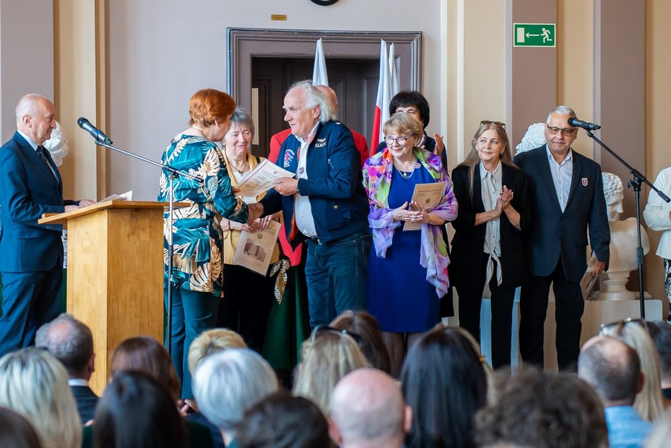 Łódź. Zakończenie roku szkolnego w III Liceum Ogólnokształcącym w Łodzi