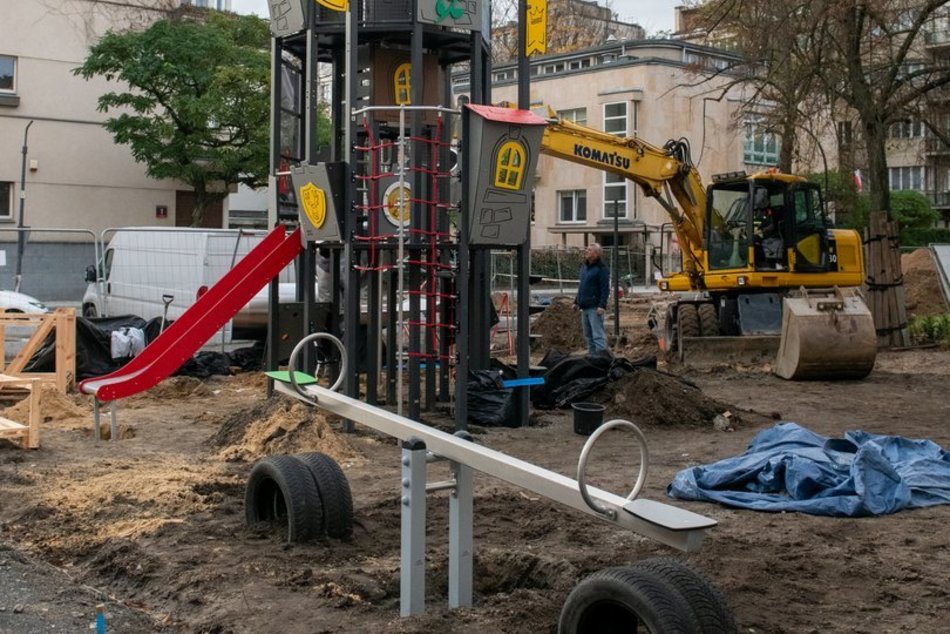 Nowy plac zabaw w centrum Łodzi przy Skwerze Wiedźmina