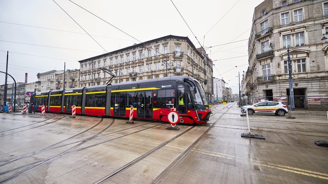 Tramwaje MPK Łódź wróciły na Zachodnią. Kiedy otwarcie dla samochodów i pieszych? [ZDJĘCIA]