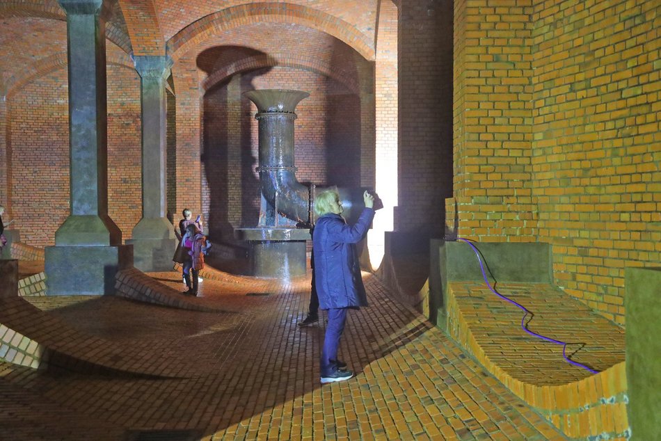 Zwiedzanie podziemnej katedry na Stokach z okazji 600. Urodzin Łodzi