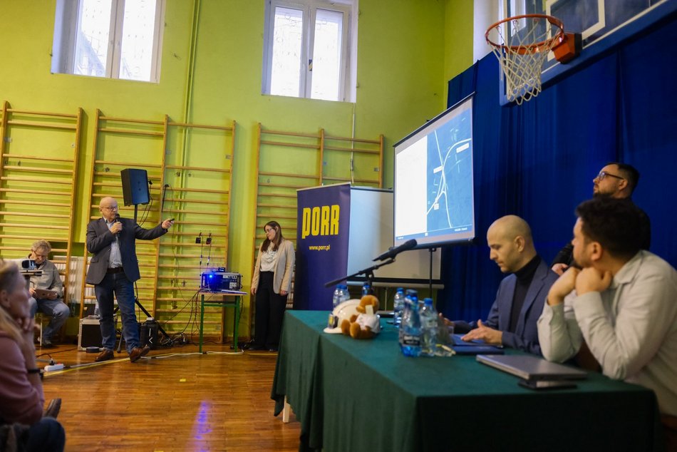 Łódź. Kolej Dużych Prędkości w Łodzi. Tłumy mieszkańców Starego Polesia na spotkaniu z wykonawcami