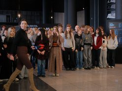 Łódź. Licealiści z Łodzi zatańczyli Belgijkę! Wielkie świętowanie Międzynarodowego Dnia Licealisty