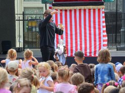 Łódź. Baśniowa Piotrkowska w Łodzi. Teatr Barnaby zachwycił najmłodszych widzów