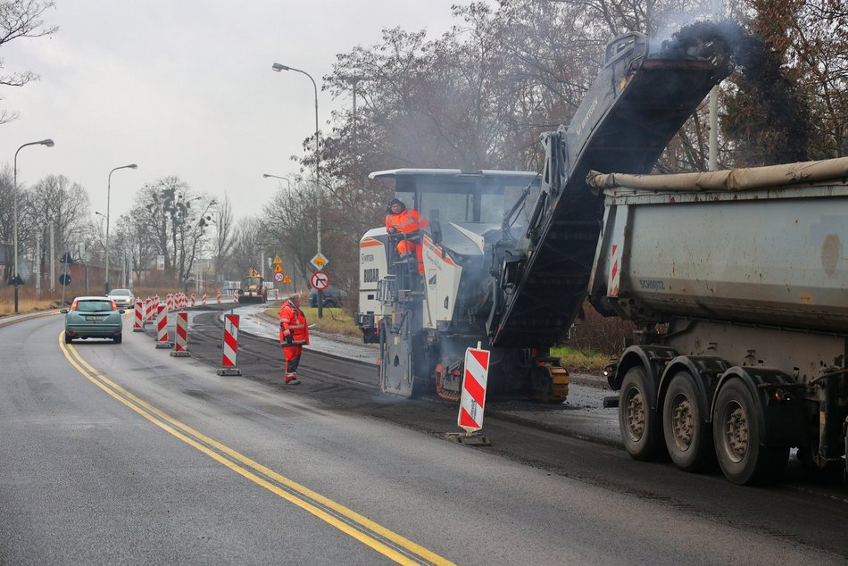 Raport z remontów ulic w Łodzi.