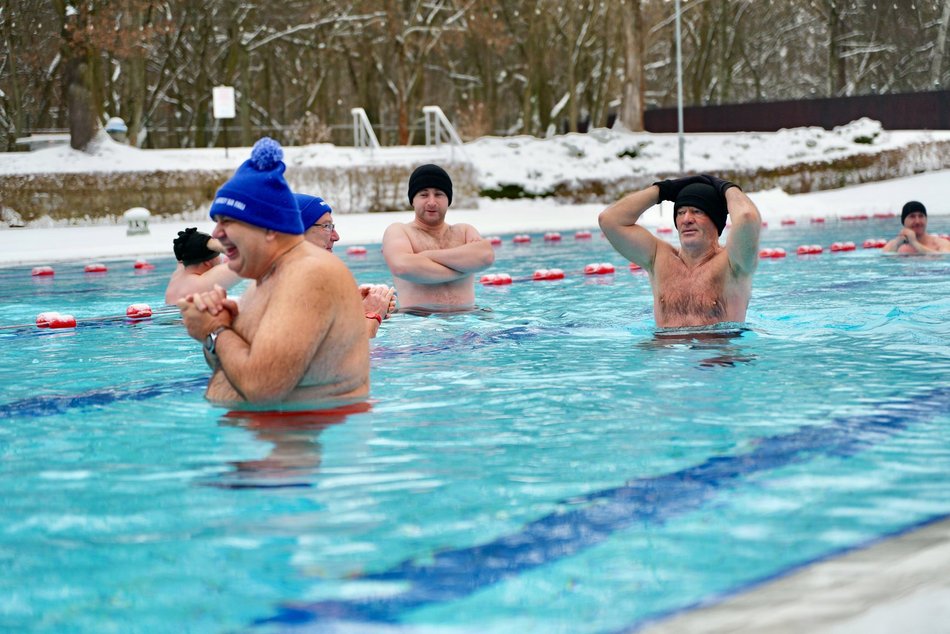 Łódź. Morsowanie w Aquaparku Fala