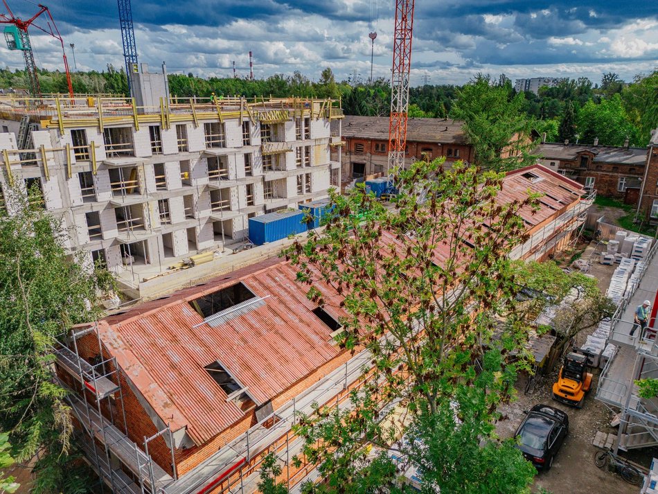 Zapomniany folwark Scheiblera w Łodzi pięknieje! Nowe mieszkania powstają z rozmachem