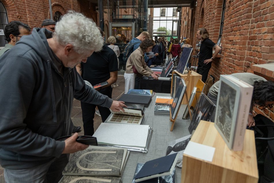 Łódź. Fotofestiwal 2025 w Łodzi rozpoczęty. Tłumy na inauguracji