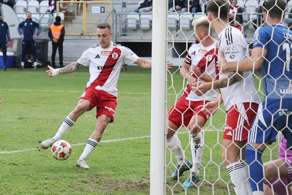 Łódź. Baraże się oddalają. ŁKS Łódź bez wygranej z Ruchem Chorzów w meczu domowym