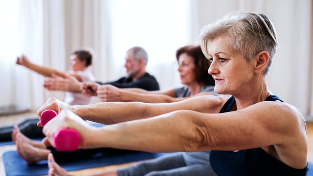 Łódzkie Centrum Wydarzeń dla seniorów z Łodzi. Pilates, warsztaty z upcyklingu i tworzenie biżuterii