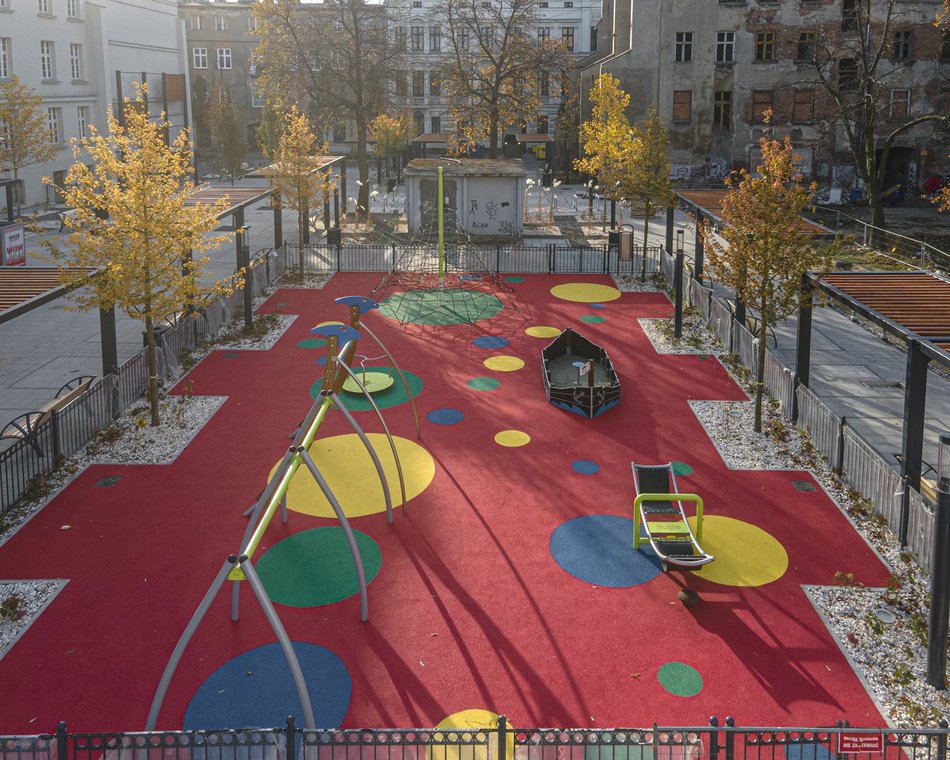 Łódź. Plac zabaw w Pasażu Majewskiego