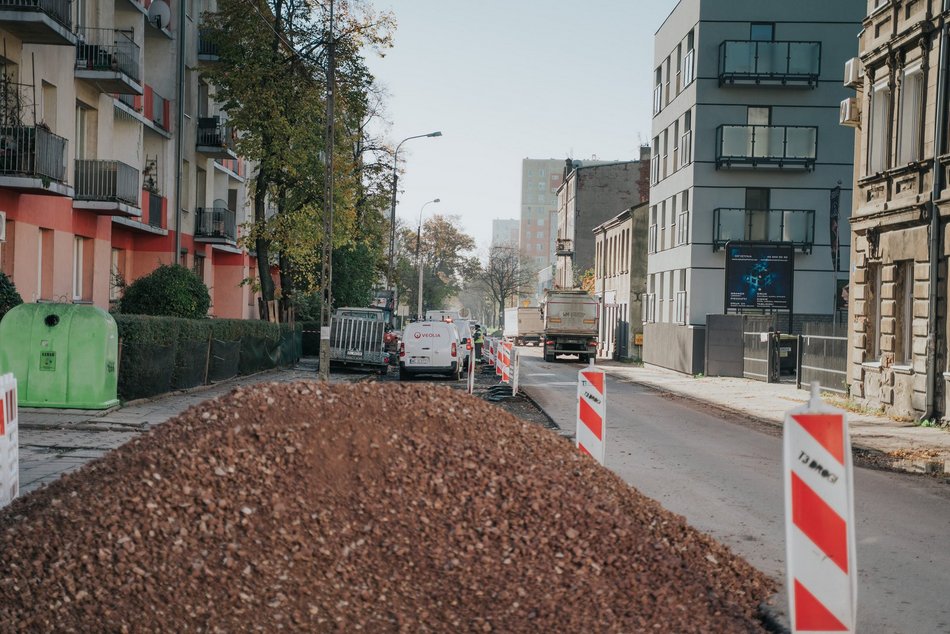 Remont Przędzalnianej w Łodzi nabrał tempa. Zerwali już połowę jezdni