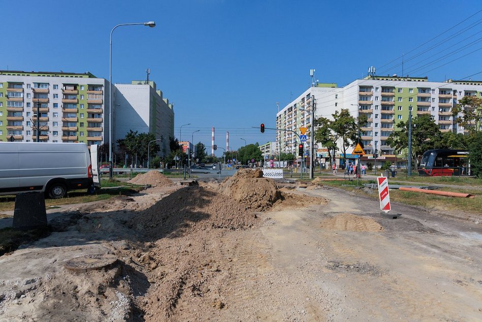Remont Zakładowej w Łodzi. Zerwali asfalt, pracują nad nową konstrukcją jezdni