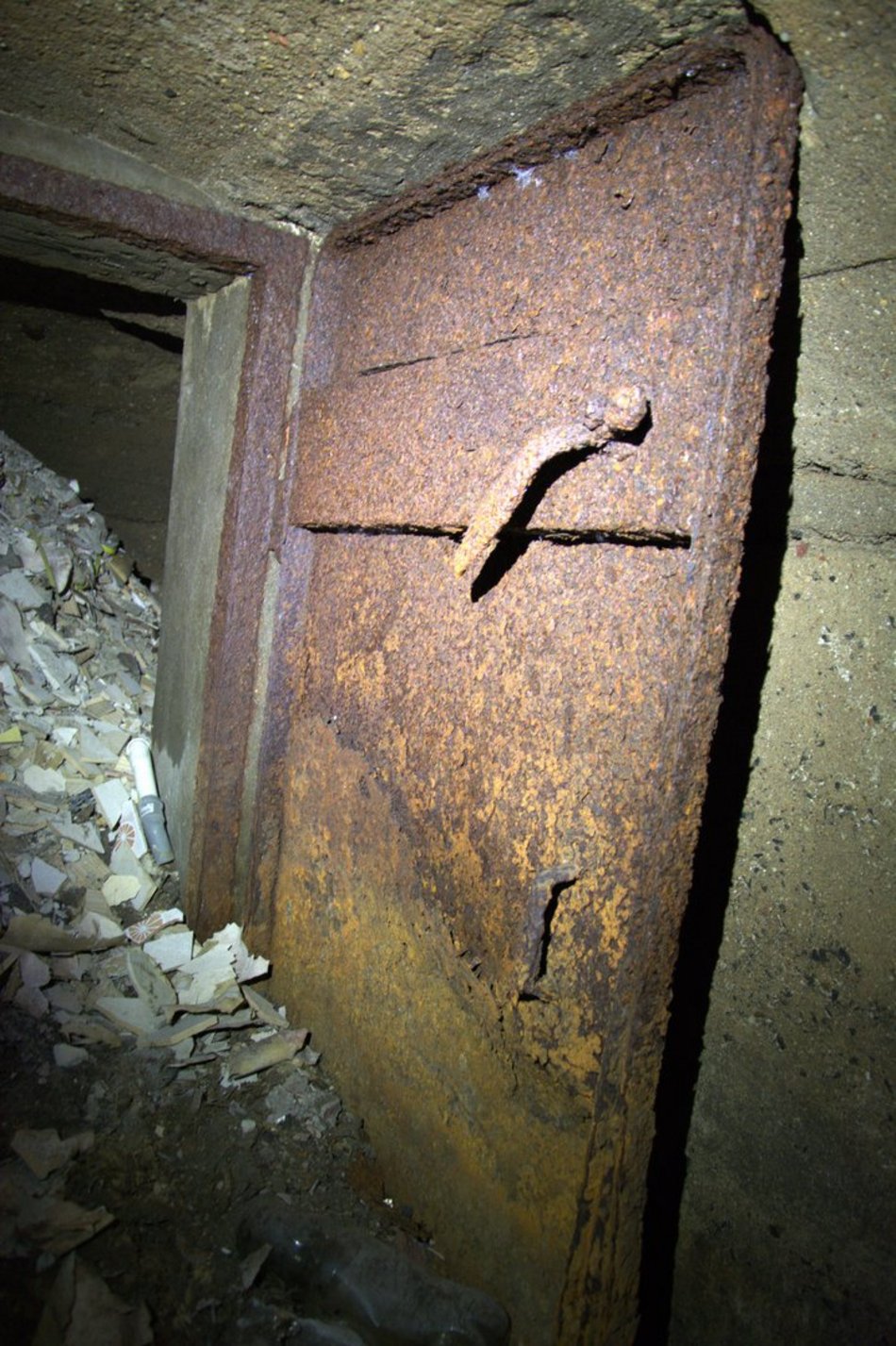 Łódź. Schron z II wojny światowej odnaleziony w Łodzi. Gazoszczelne drzwi, komory i więcej