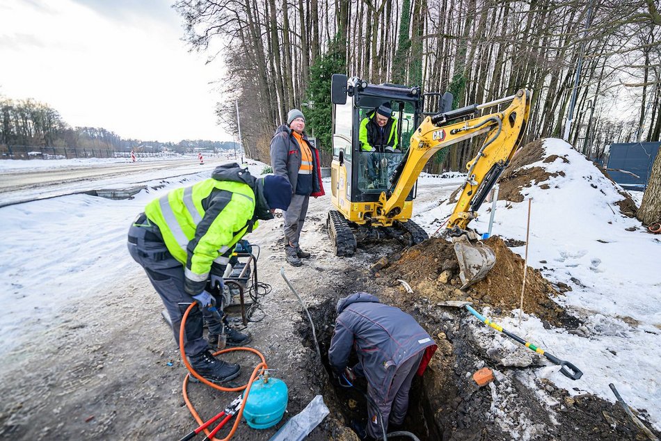 Łódź. Remont Szczecińskiej pomimo niekorzystnej pogody