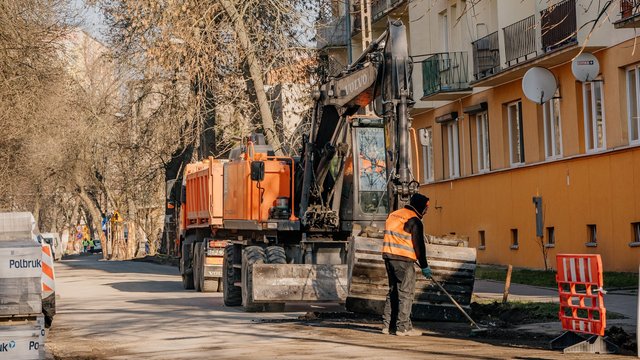 Remont Piwnej i Powstańców Wielkopolskich w Łodzi. Prace brukarskie na finiszu [ZDJĘCIA]