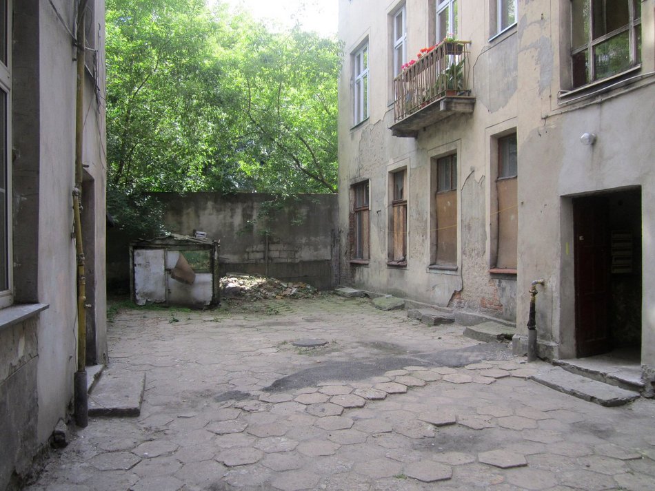 Kamienica przy ul. Mielczarskiego 22 przed remontem