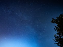Akwarydy - spadające gwiazdy na nocnym niebie