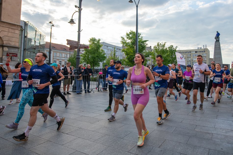 Łódź. Bieg Ulicą Piotrkowską Rossmann Run 2025 wystartował! Walka o życiowe rekordy