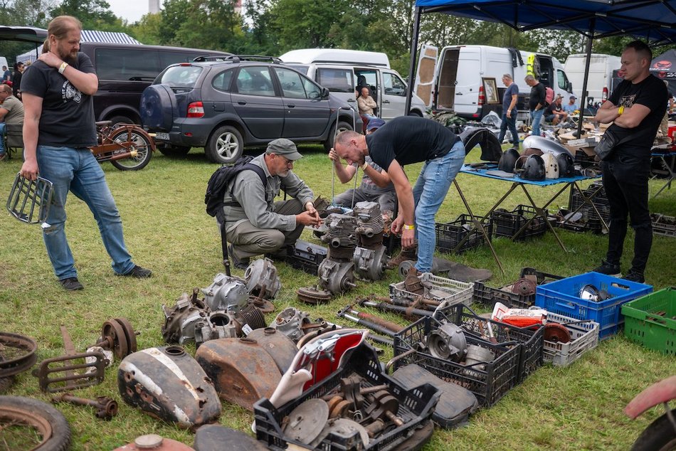 Łódź. Moto Weteran Bazar w Łodzi. Prawdziwy raj dla kolekcjonerów zabytkowych pojazdów