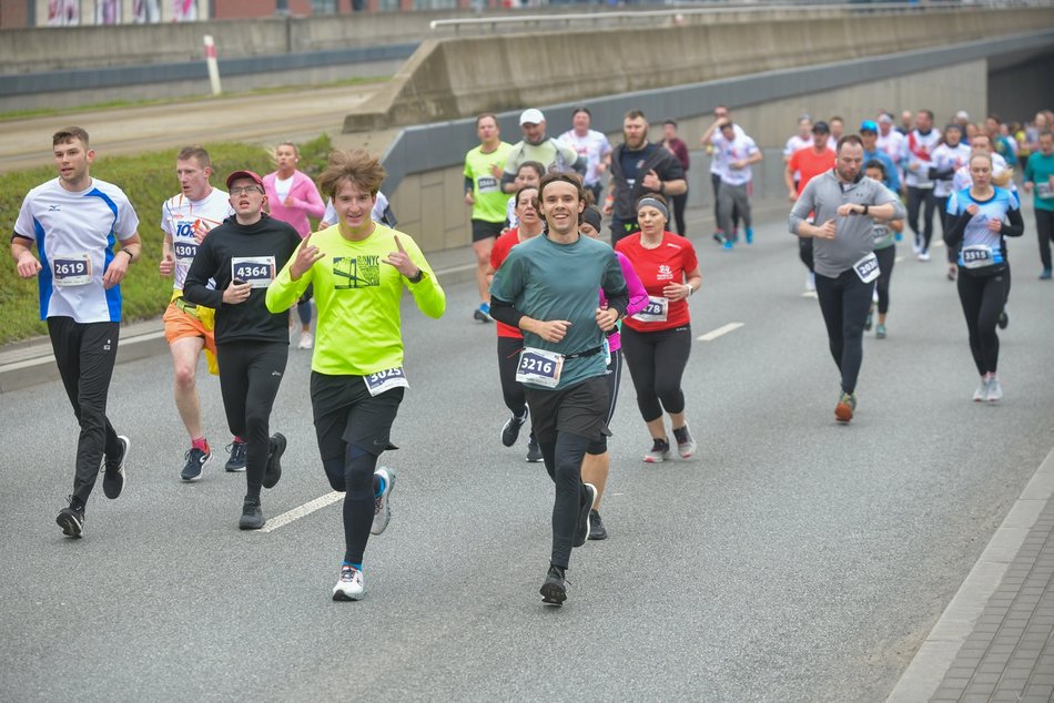 DOZ Maraton 2023. Brałeś udział w biegu? Znajdź się na zdjęciach!