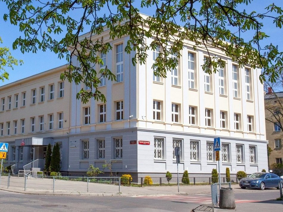 Łódź. XIII LO im. Marii Piotrowiczowej w Łodzi (ul. Majzela 4)