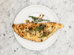 Łódź. Zalewajkowe calzone w pizzeri Osiedlowa