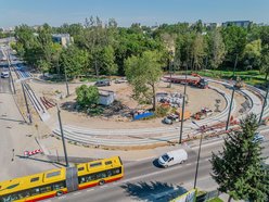 Łódź. Nowa krańcówka MPK Łódź przy Niższej w Łodzi. Widać już fundamenty i tory tramwajowe