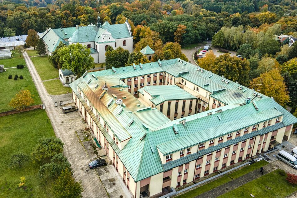 Łódź. Tajemnicza historia Lasu Łagiewnickiego w Łodzi. Kapliczki, uzdrawiające źródełko i pałac Heinzlów
