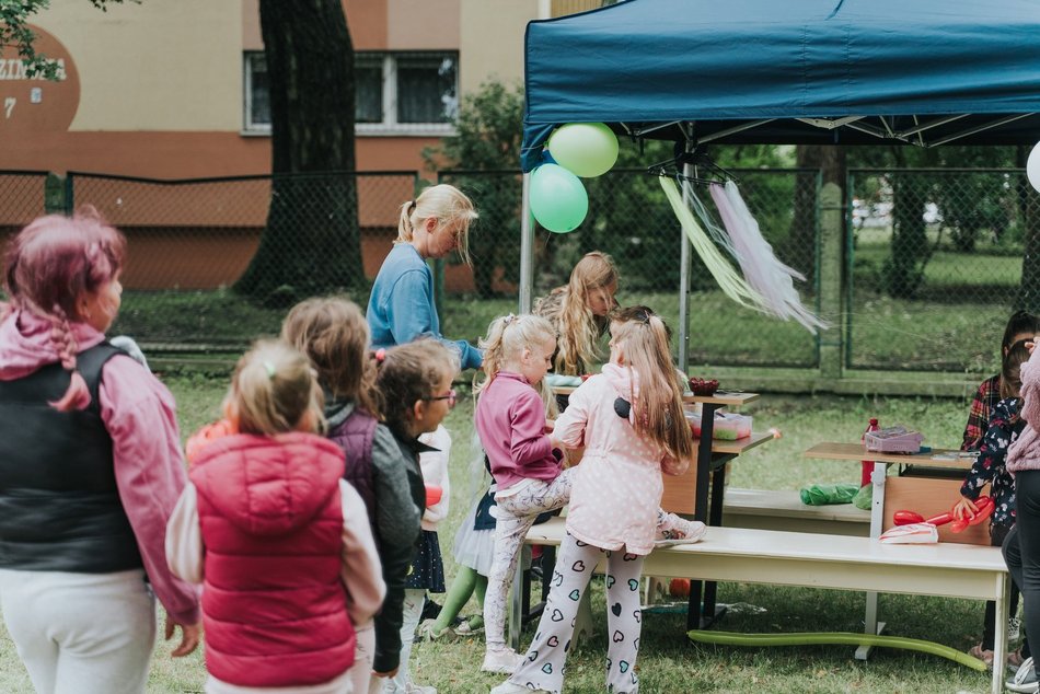 Łódź. „Czwartki na wesoło" z MOPS Łódź. Gry, zabawy, warsztaty, dmuchańce i przekąski