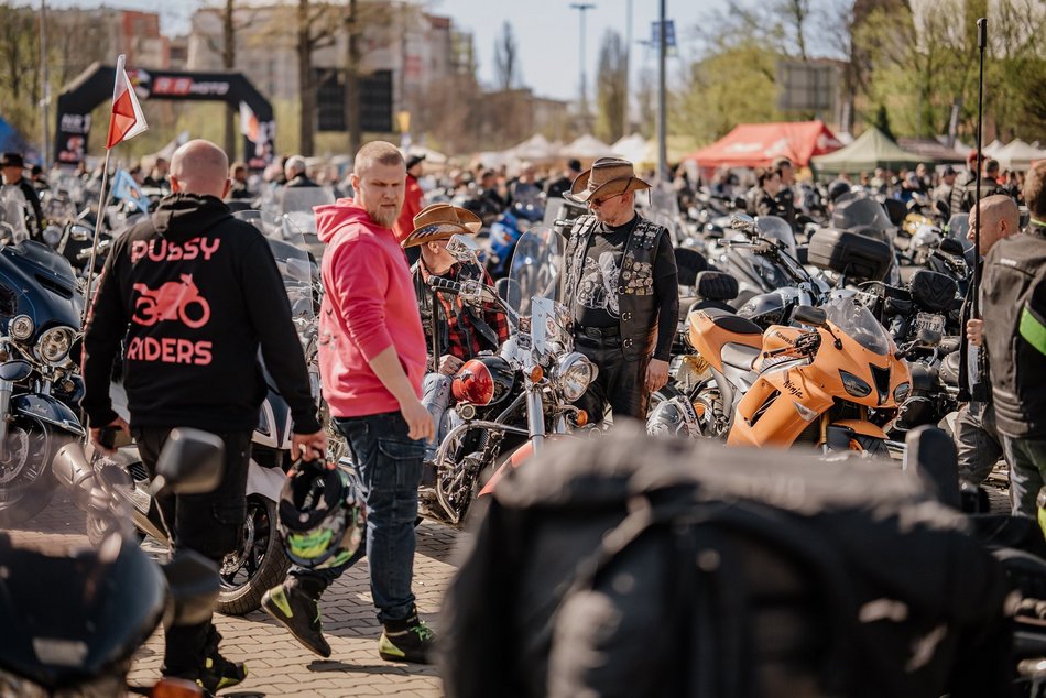 Łódź. Motocykliści opanowali Łódź! Otwarcie sezonu pod Atlas Areną i parada przez miasto