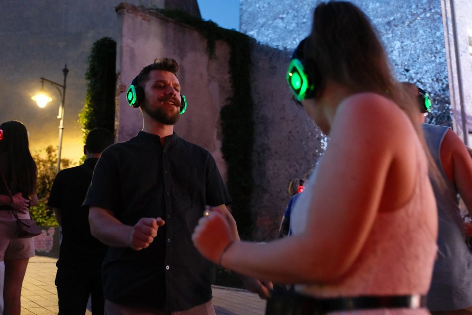 Łódź. Wakacje na Piotrkowskiej 2026 w Łodzi. Silent disco opanowało centrum!