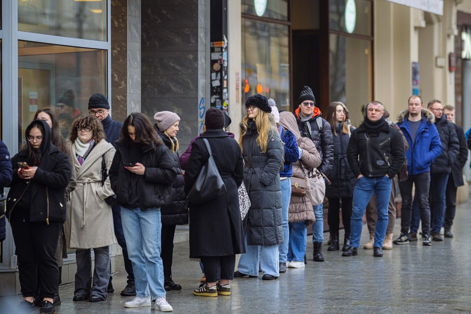 Łódź. Kolejka po pączki