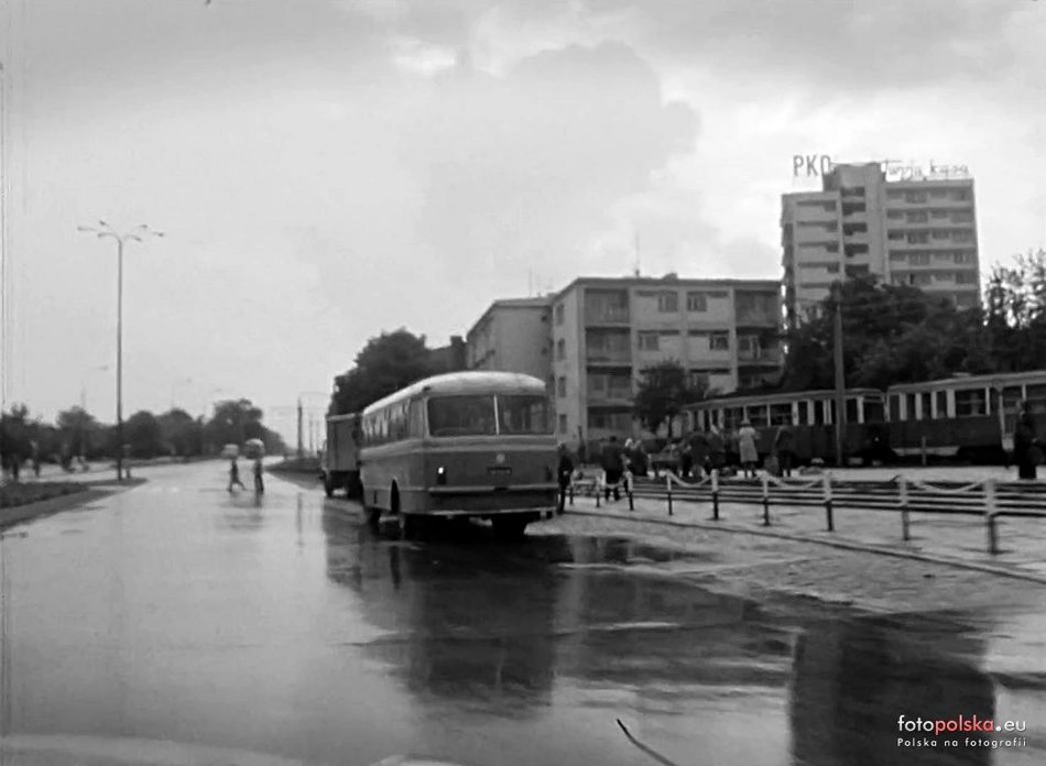 Łódź. Ulica Wojska Polskiego przy ul. Strykowskiej w Łodzi
