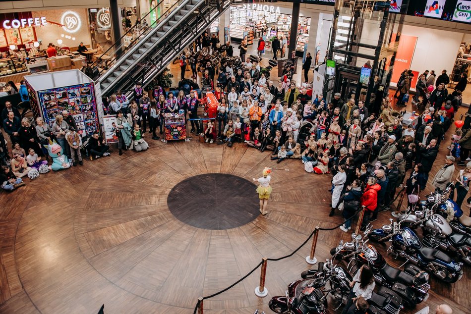 Łódź. WOŚP 2025 w Łodzi. Wioska Wikingów, pokazy taneczne i cosplay w Manufakturze