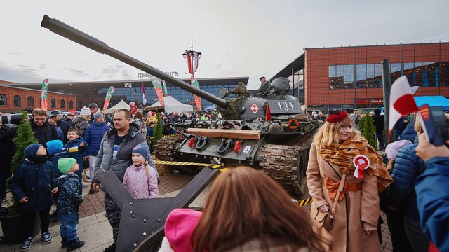 Piknik Niepodległościowy w Manufakturze. Świętuj na Rynku Włókniarek Łódzkich!