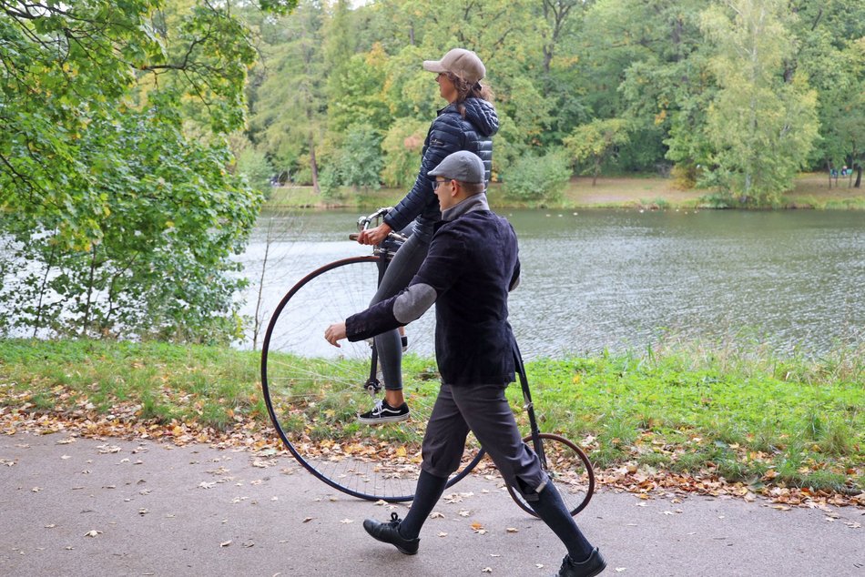 Pokaz rowerowy w parku Julianowskim