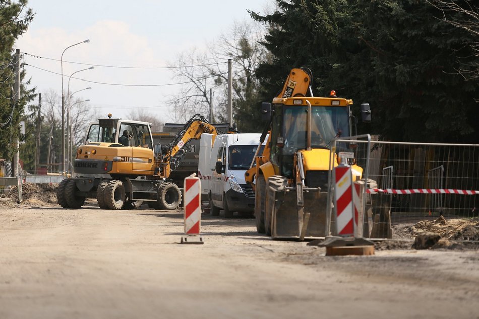 Remont Pomorskiej. Trwają prace przy budowie kanalizacji deszczowej. Sprawdzamy postępy