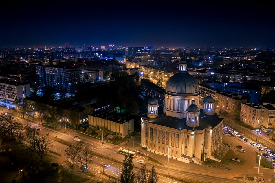 Rondo Solidarności w Łodzi nocą zachwyca! Z tej perspektywy go nie znasz