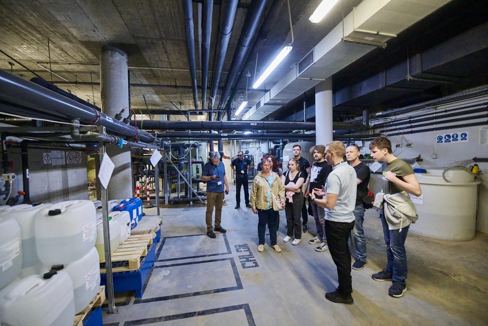 Łodzianie podczas Nocy Muzeów Łódź 2024 zobaczyli podbasenie i strefę filtracji Aquaparku Fala