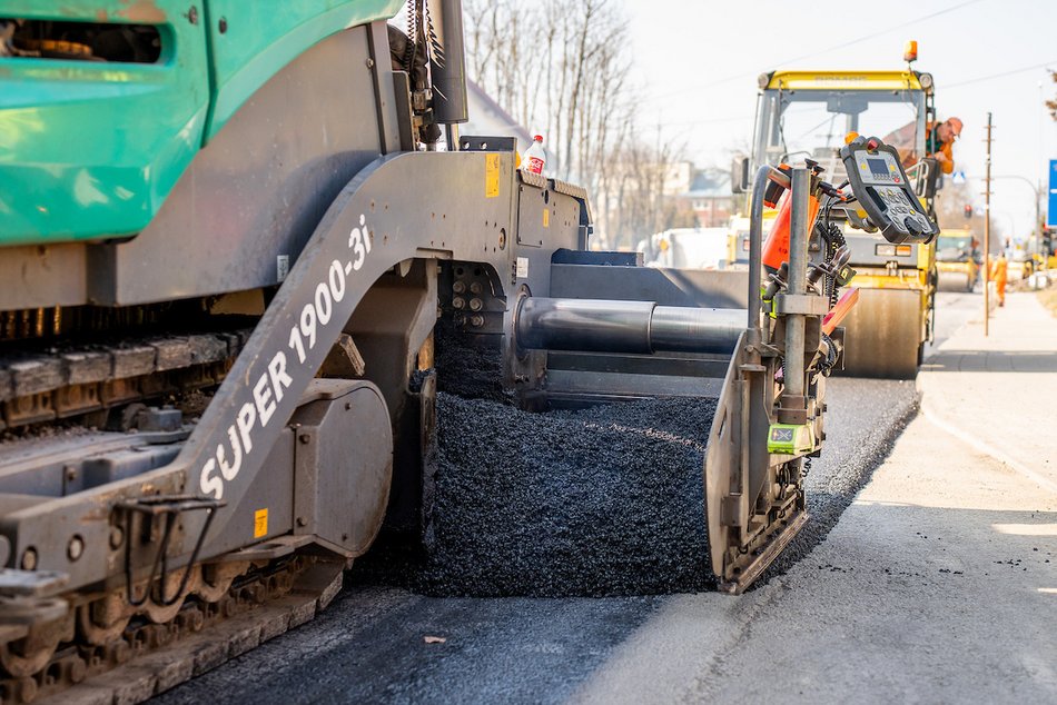 Łódź. Remont Brzezińskiej na finiszu. Jezdnia i chodniki już gotowe