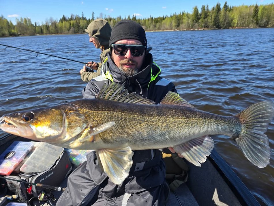 Łódź. Ma swój „haczyk” na ryby. Wędkarz Jakub Dziki z Łodzi produkuje własne przynęty
