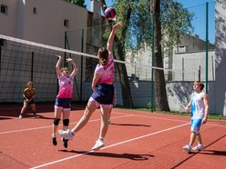 Nowe boisko w liceum przy Kopernika w Łodzi. Huczne otwarcie!
