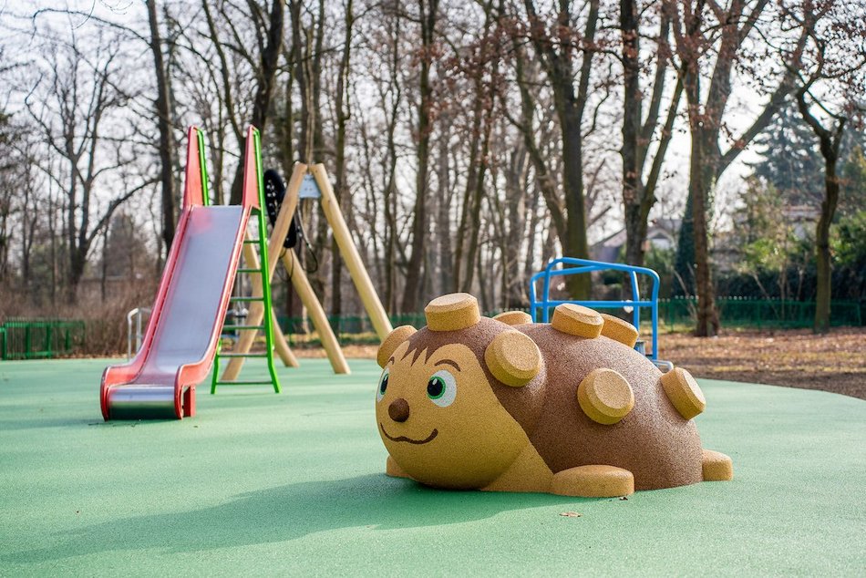 Łódź. Plac zabaw w Parku Julianowskim w Łodzi