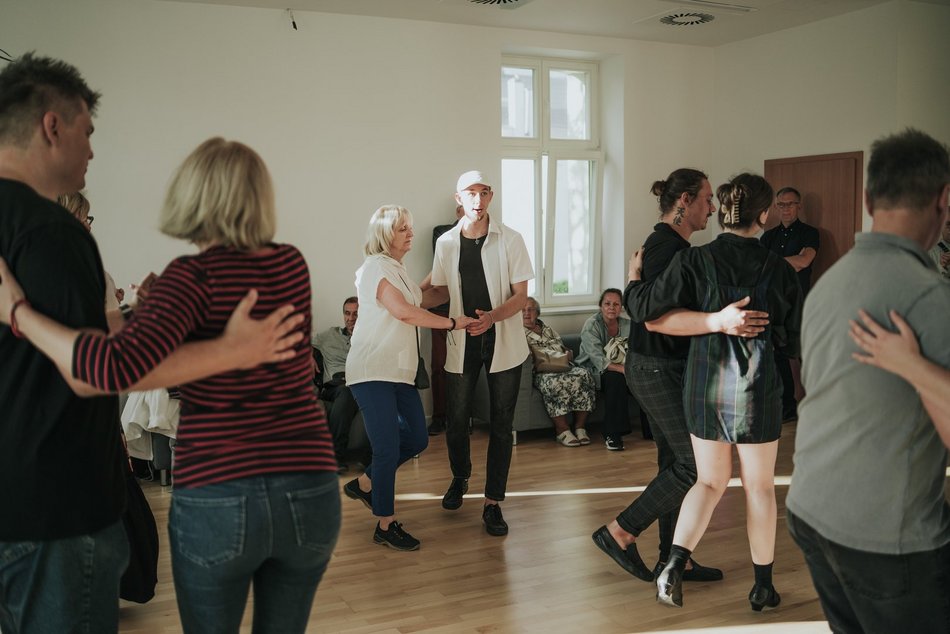 Łódź. Niedzielna potańcówka przy Piotrkowskiej. Pełno tańca, muzyki i dobrej energii!